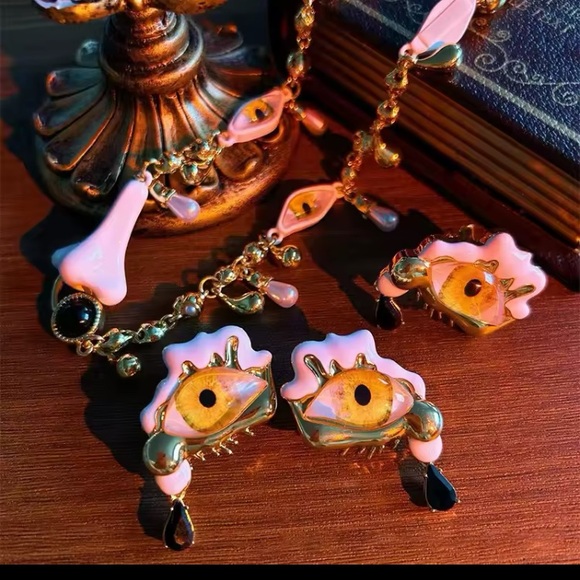 Schiaparelli Surrealist Inspired Earrings Eyes Gold Designer Look - Picture 9 of 9